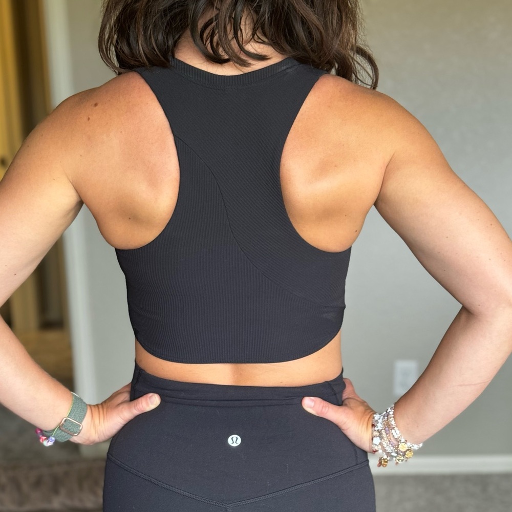 Lululemon black Ribbed Longline Yoga Bra
*Light Support size 4